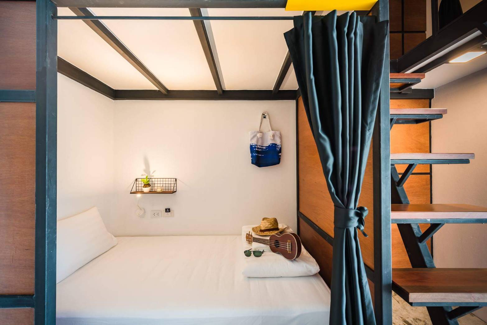 Book a bed Poshtel Phuket